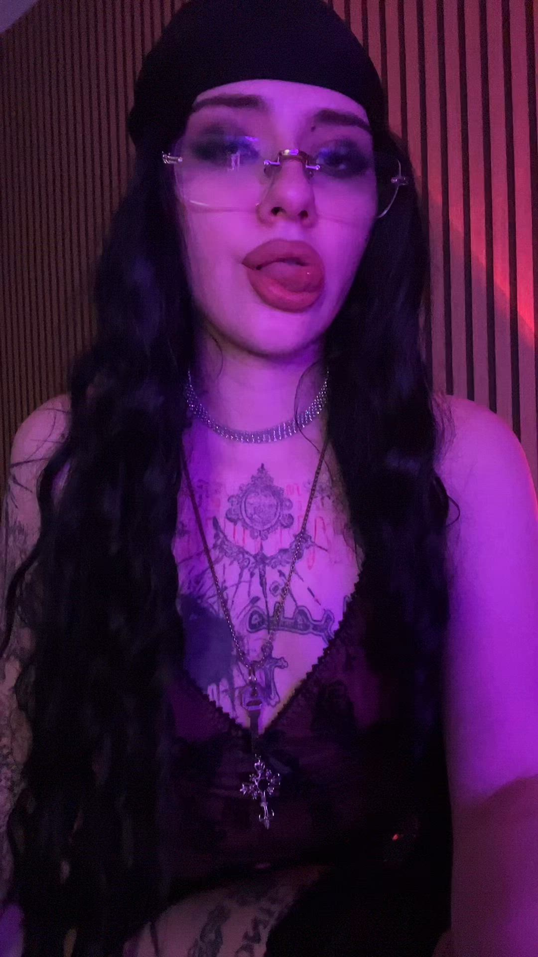 Findom — Femdom, Close Up
